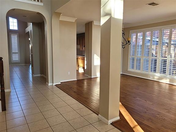 2nd image of 1412 Hickory Dr