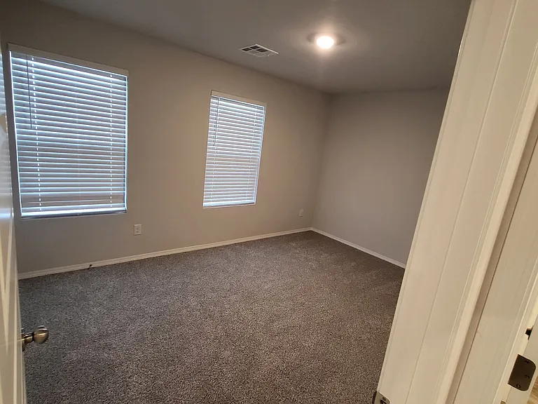 2215 W 31st Pl — Photo 16