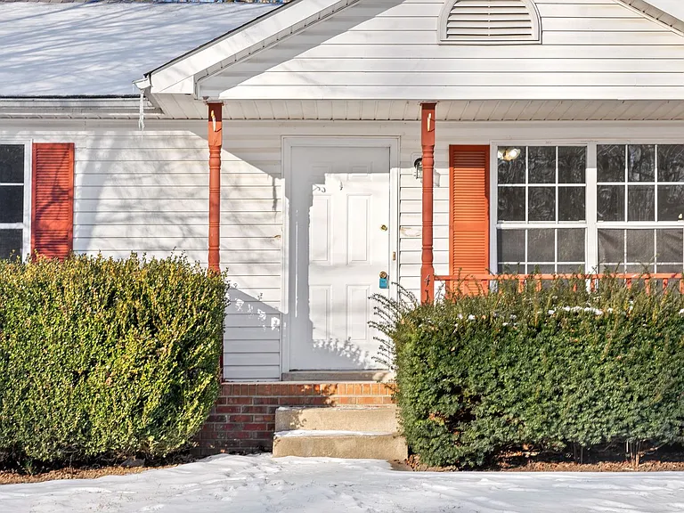418 Donna Dr — Photo 1