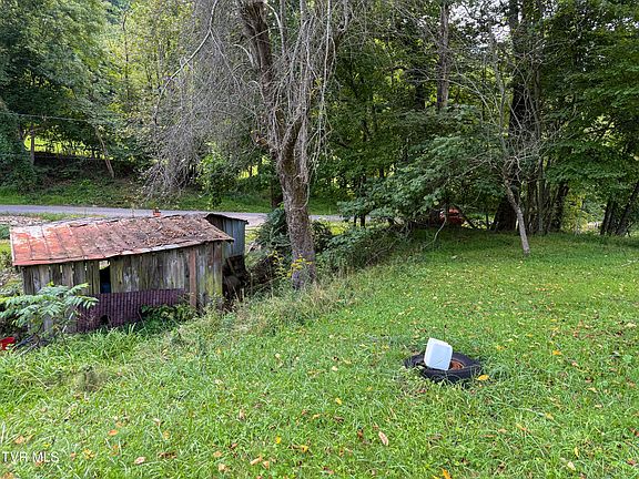 3rd image of 1091 Sandy Rd