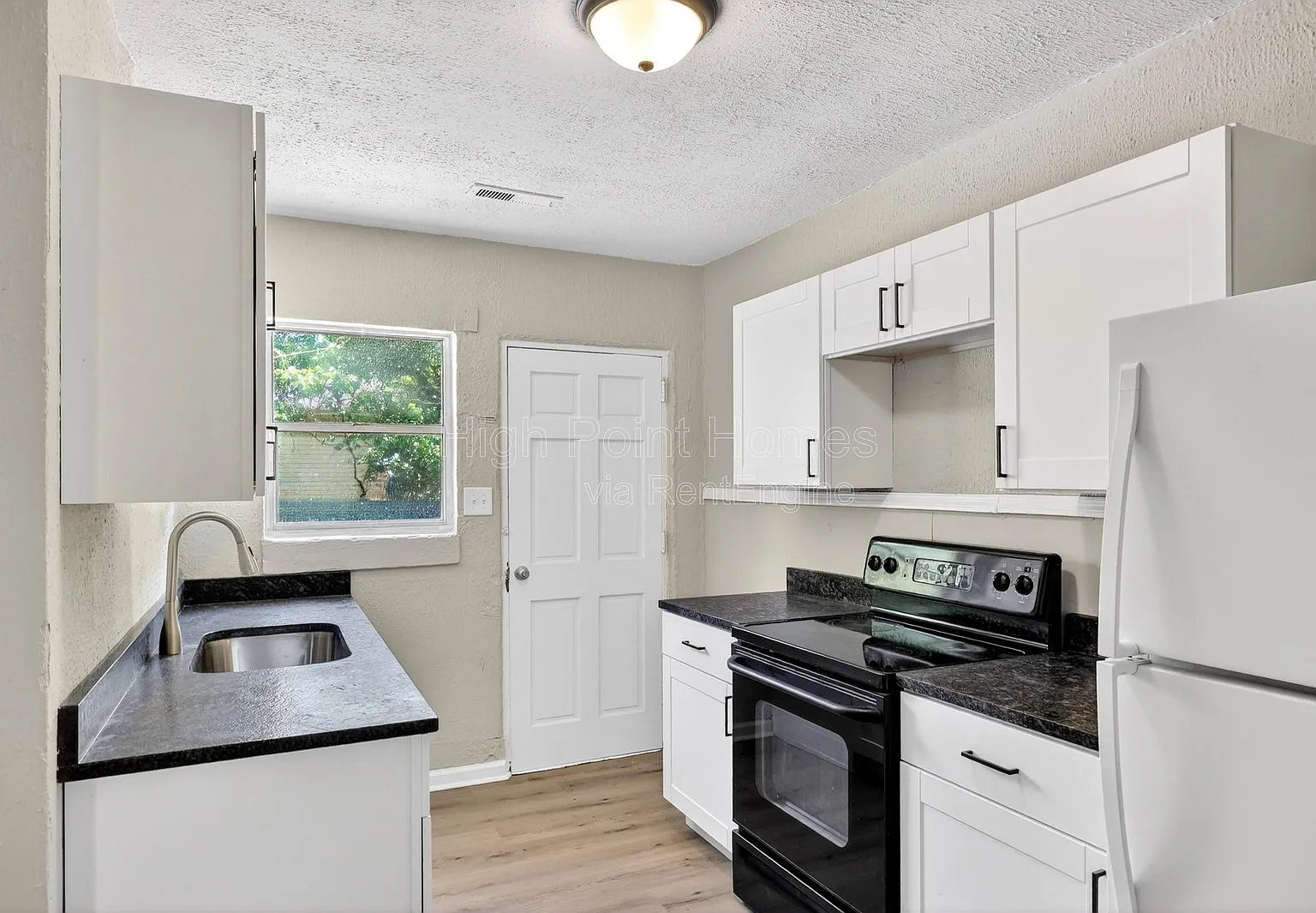 2 bed, 1.0 bath, $899 — Photo 1