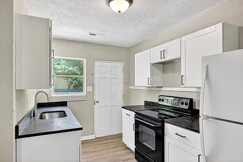 437 Carver Ln Photo 1