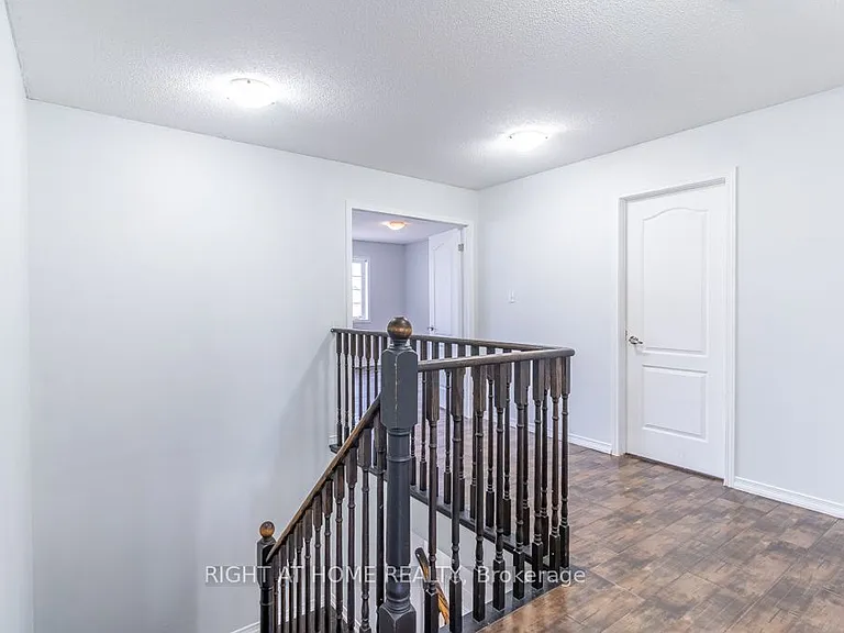 1373 Hunter St — Photo 17