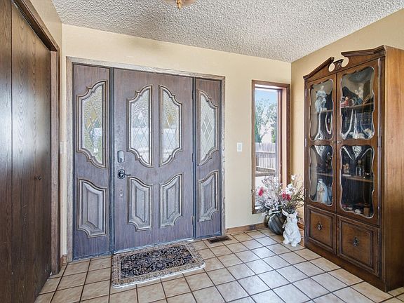 3rd image of 605 Farm View Ln