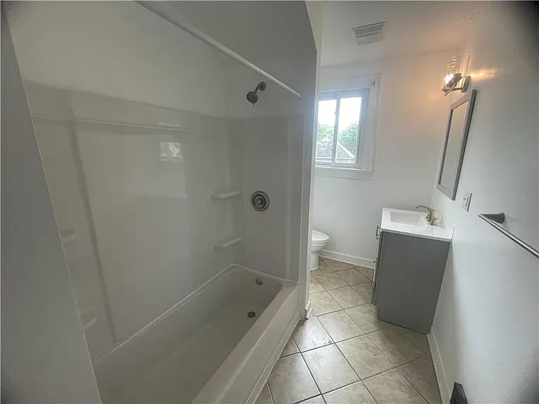 1439 Maryland Ave — Photo 4