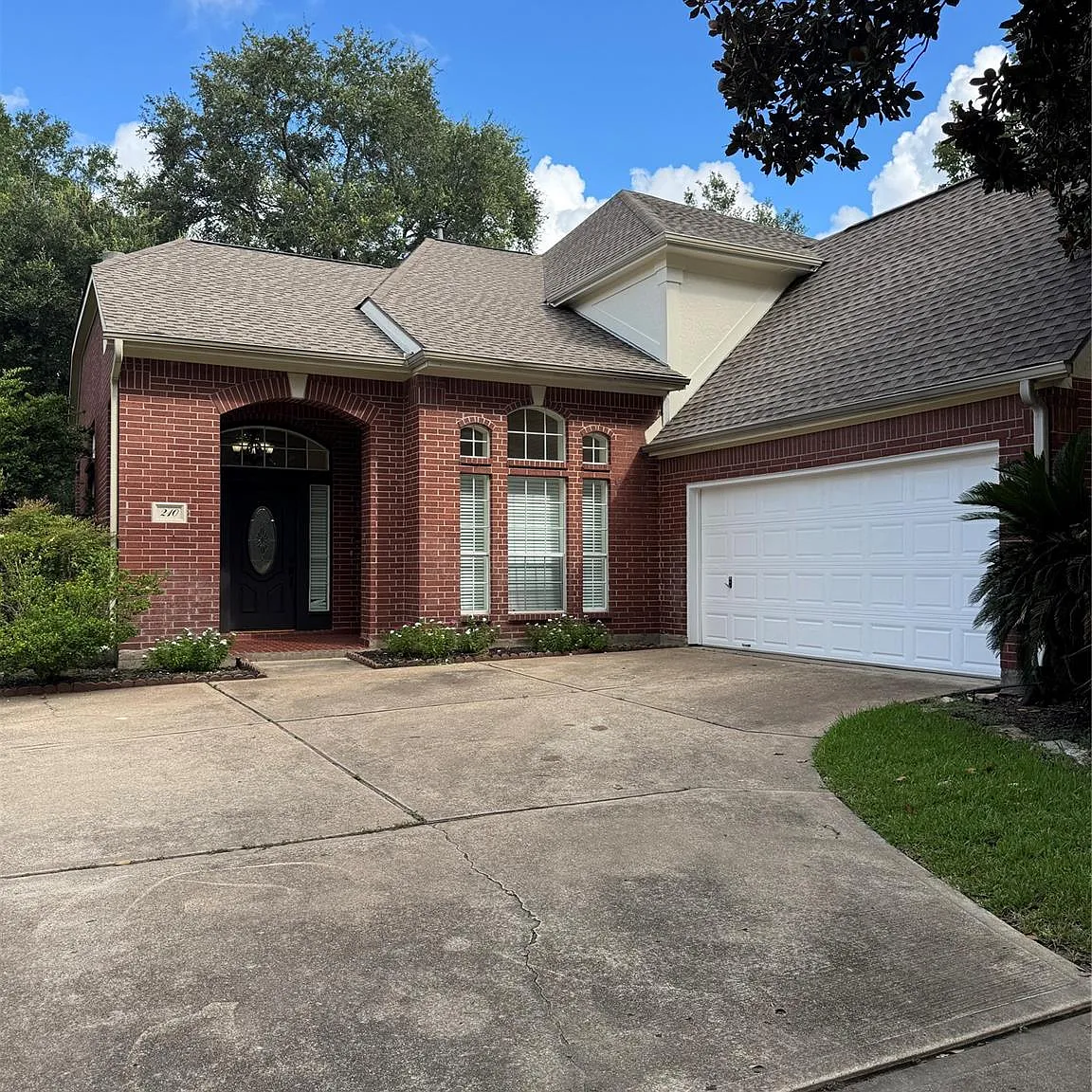 4 bed, 2.5 bath, 2421 sqft, $2,600 — Photo 1