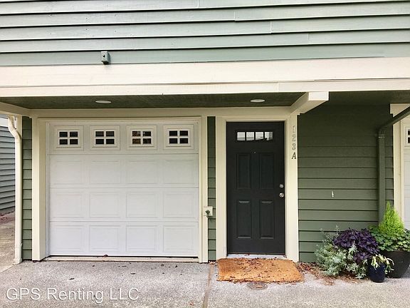 3rd image of 123-A 21st Ave E