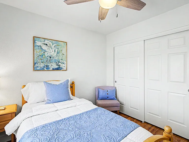 2025 Shining Feather Ln — Photo 32