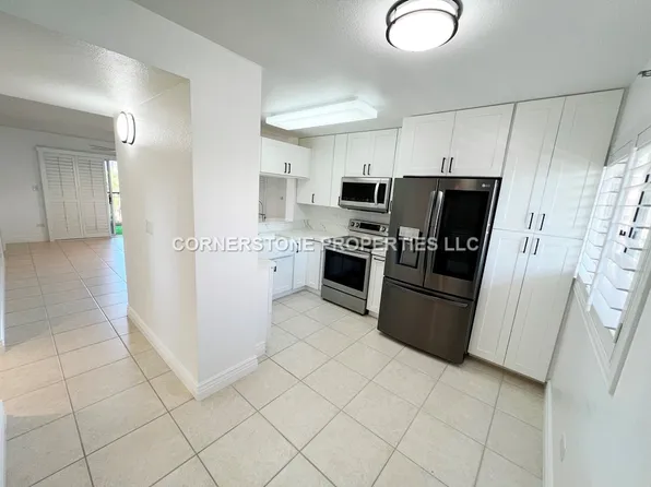 3075 Ala Poha Pl, Honolulu, HI