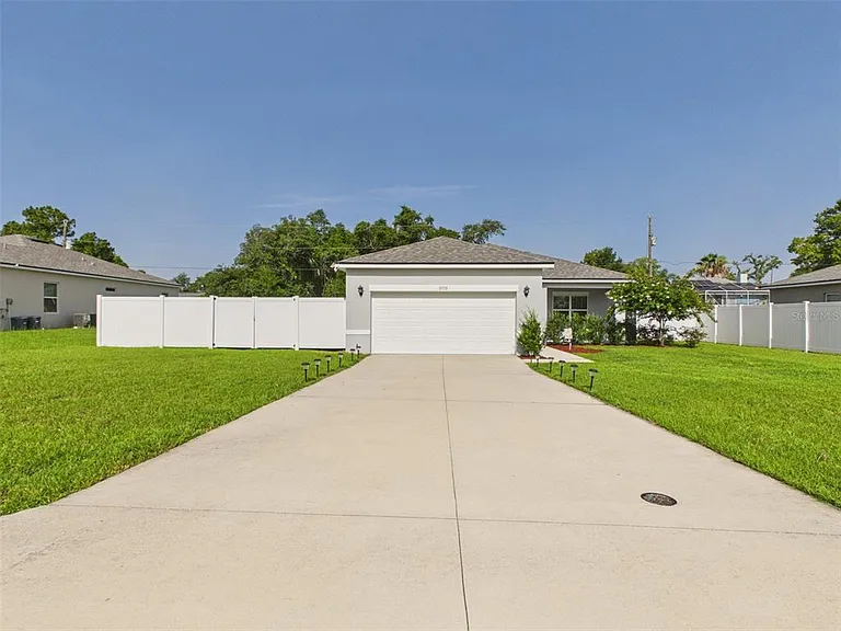 15110 SW 43rd Avenue Rd — Photo 1