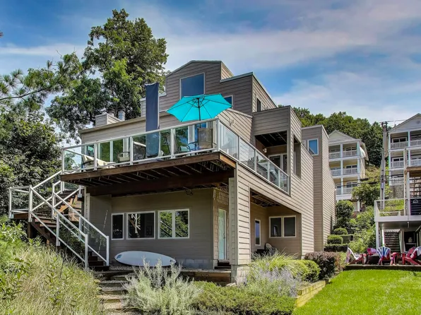 1852 Lake Shore Dr, Michigan City, IN 46360