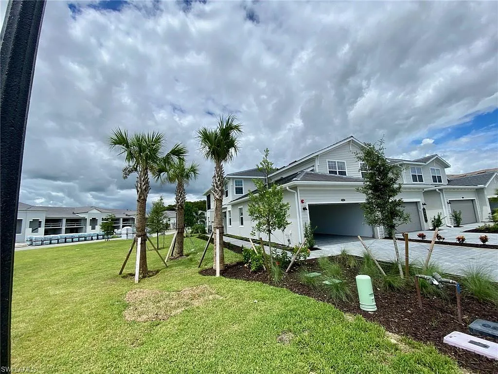 3 bed, 2.0 bath, 1741 sqft, $2,800 — Photo 1