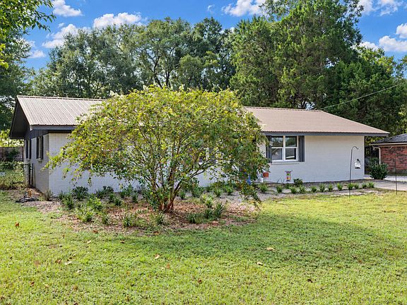 3rd image of 948 Lakeview Dr