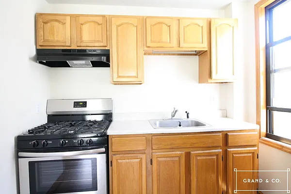 Rented by Grand & Co. | media 12