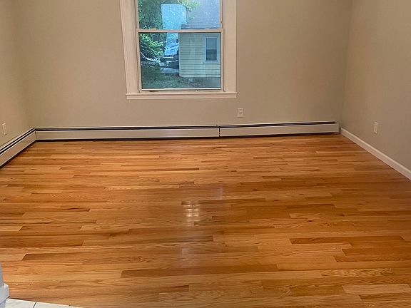 3rd image of 124 Belknap Ave APT 1