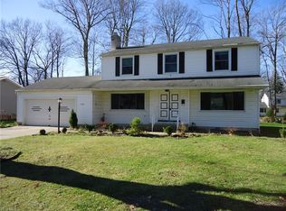 1036 Oakview Dr, Highland Heights, OH