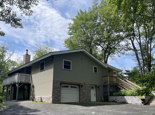 803 Cherry Ct, Hawley, PA 18428