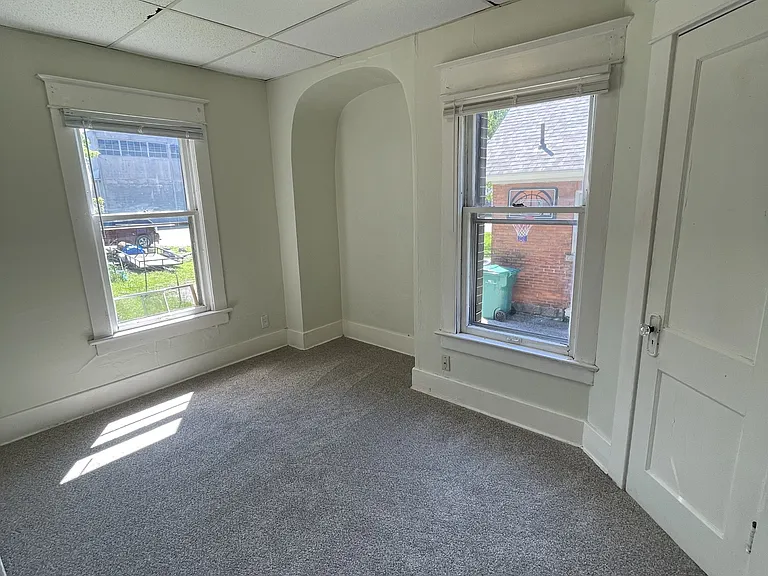 832 N Larch St #3 — Photo 5