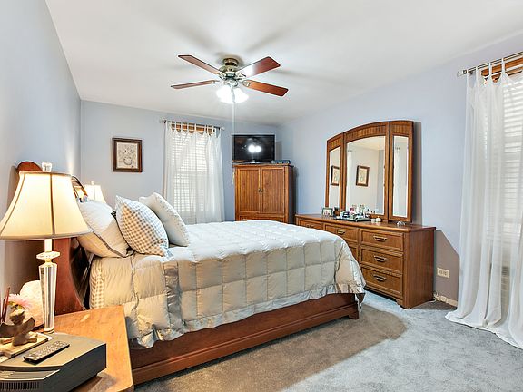 2nd image of 91 E Van Cortlandt Ave APT 6G