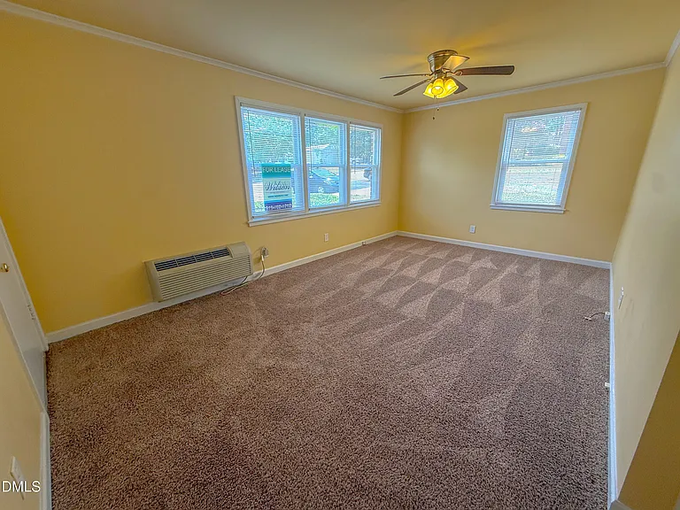 833 Daniels St #A — Photo 4