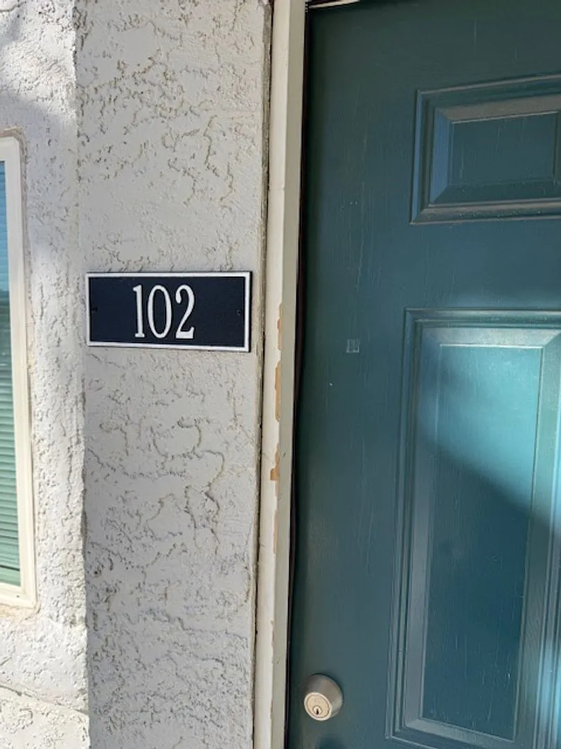 1904 Las Palmas Ln — Photo 1