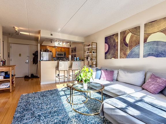 3rd image of 516 W 47th St APT S4f