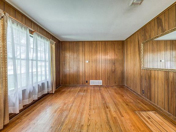 5th image of 210 W Orange St