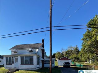 526 Fairyland Rd, Lehighton, PA 18235