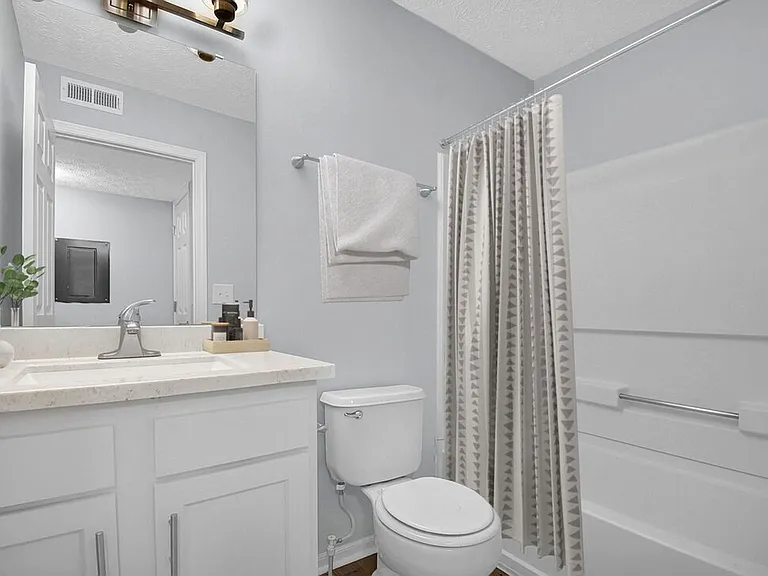 Fountain Place Apartments — Photo 3