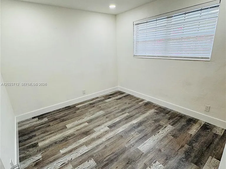 631 NW 11th Ave #B — Photo 8