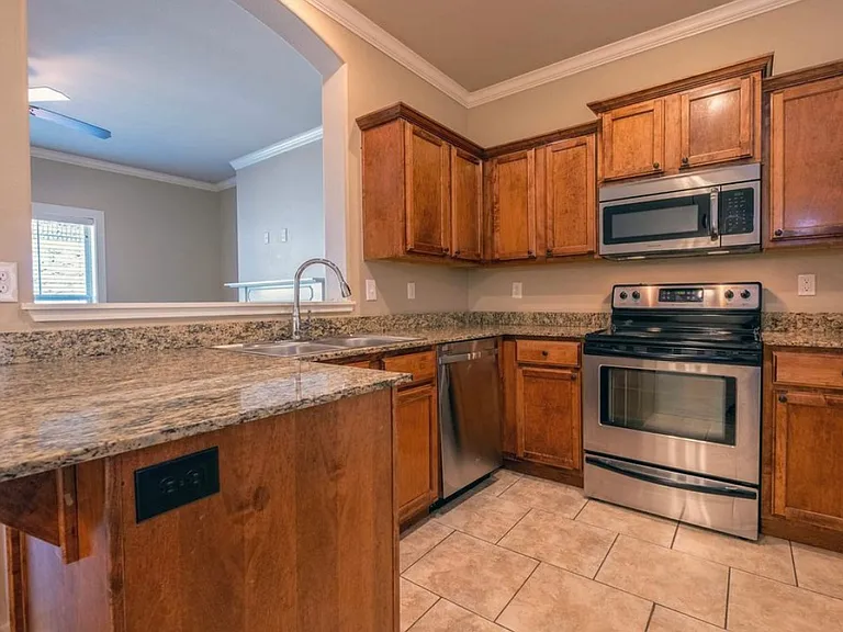 102 Venezia Ln — Photo 10