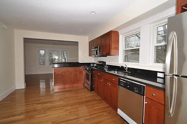 4 bed, $7,000 — Photo 1