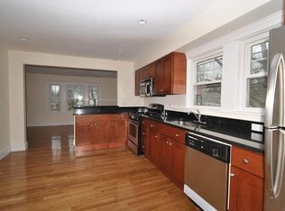 27 Crosby Rd #2, Chestnut Hill, MA 02467