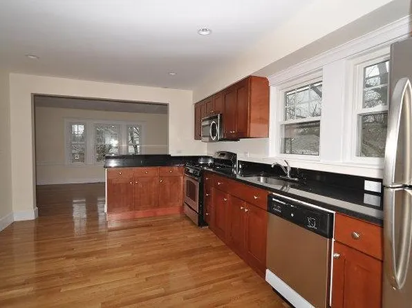 29 Crosby Rd #2B, Chestnut Hill, MA 02467