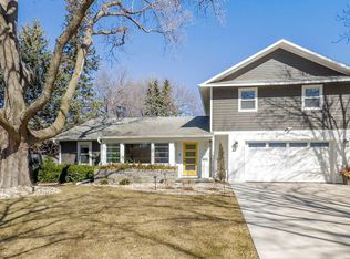 712 E Park Dr, Sioux Falls, SD 57105