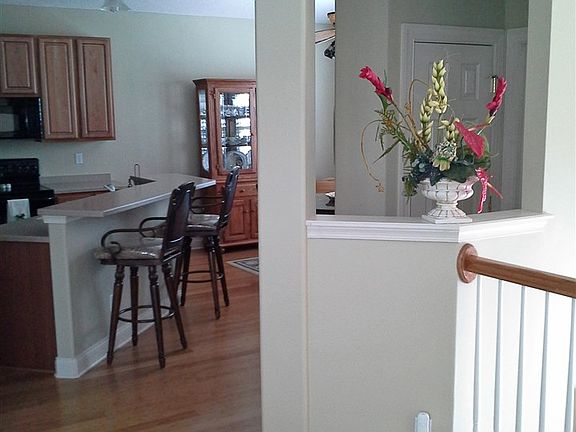3rd image of 180 Sunset Cir N