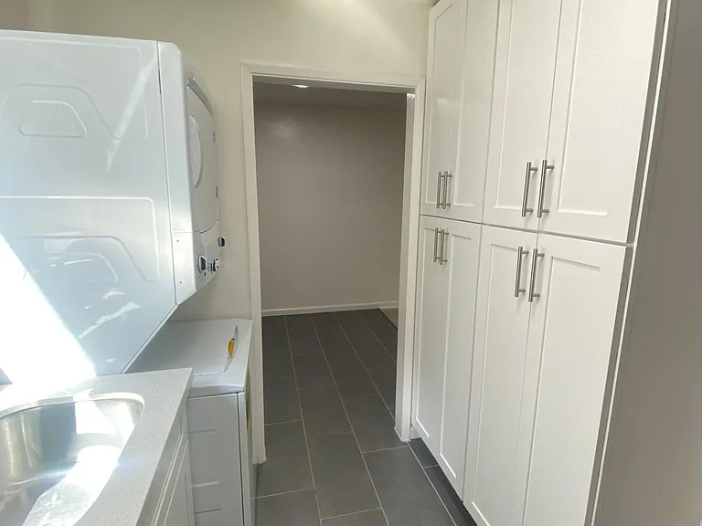 296 Lester Ave #4 — Photo 11