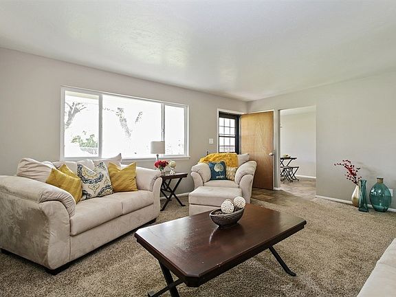 3rd image of 709 Bunker Dr