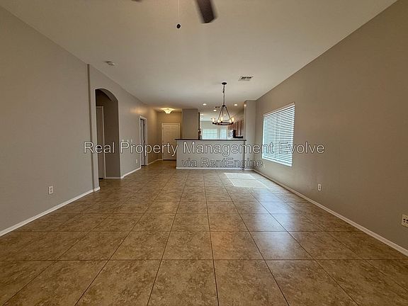 4th image of 2513 W Woburn Ln