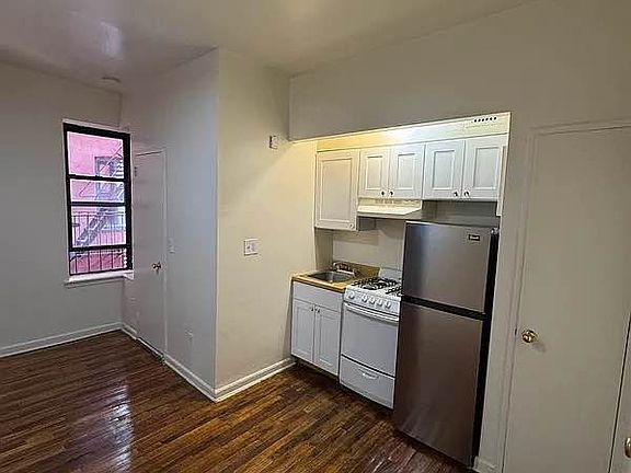 3rd image of 220 E 29th St APT 3D