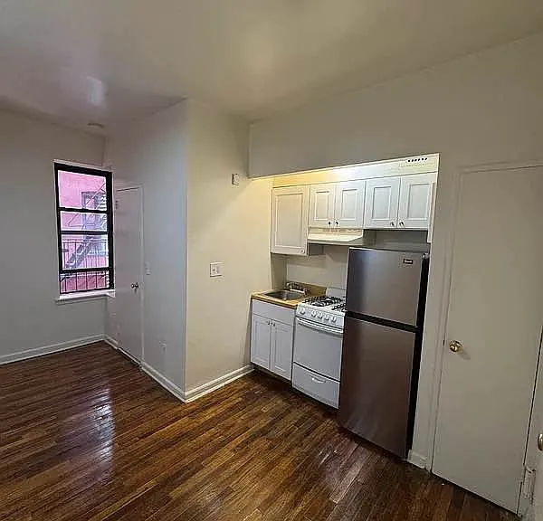 220 E 29th St #3D — Photo 3