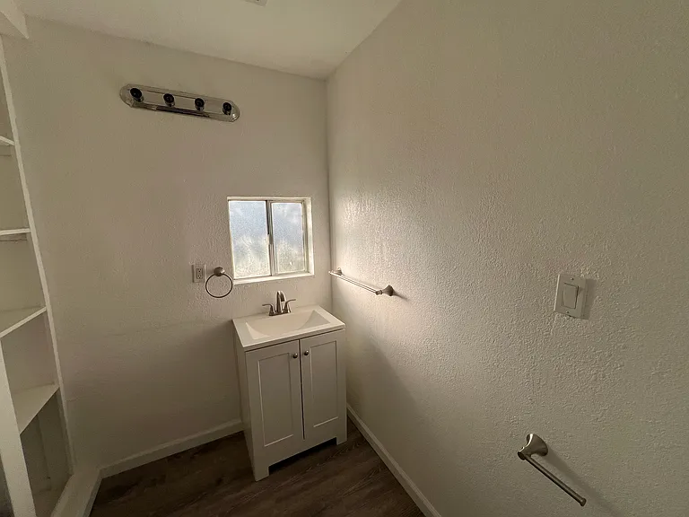 1310 Los Robles Blvd #B — Photo 16