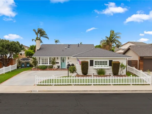 20851 Lancelot Ln, Huntington Beach, CA 92646