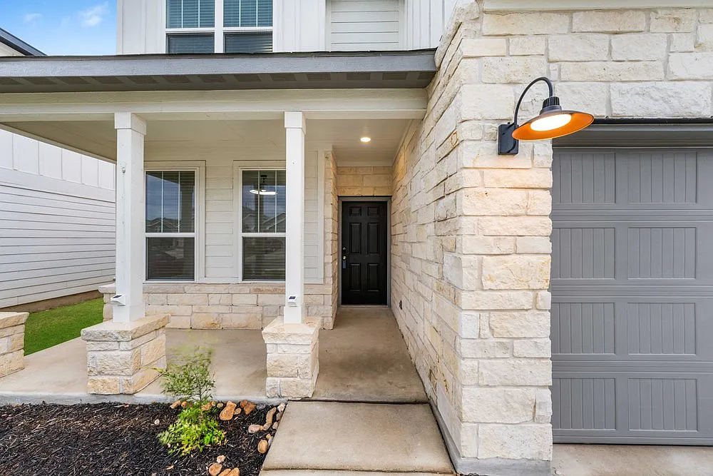 Spacious 5-Bed Home with Pool Access, Island Kitchen & Fenced Yard 11910 Biznaga, San Antonio — Photo 4