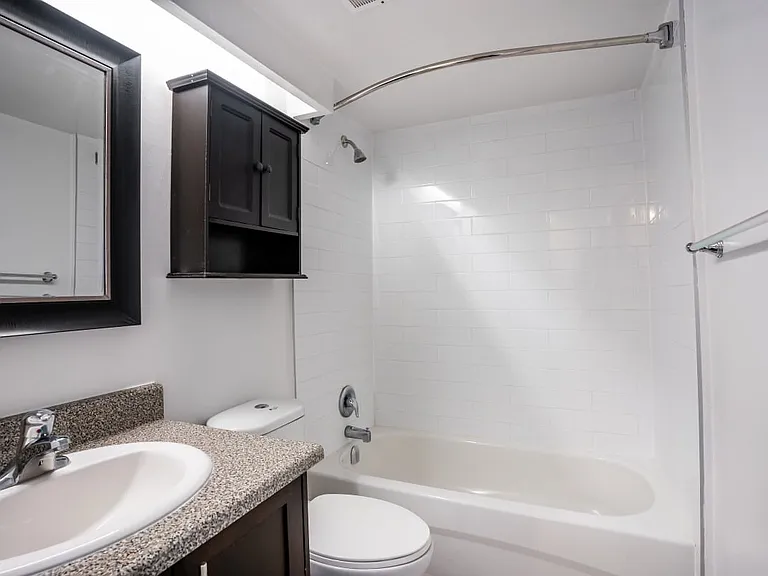 111 Davisville Ave — Photo 15