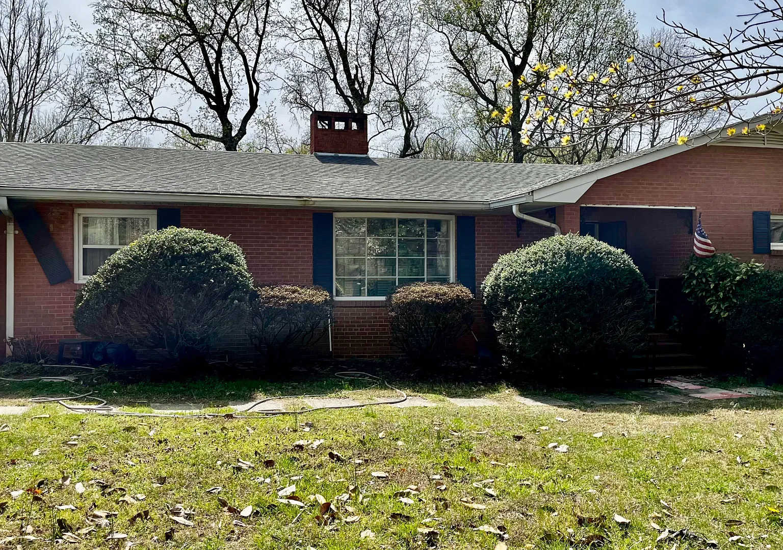909 Country Club Dr — Photo 1