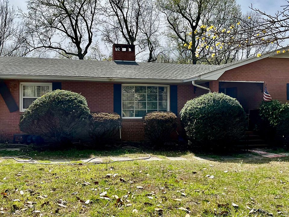 1st image of 909 Country Club Dr