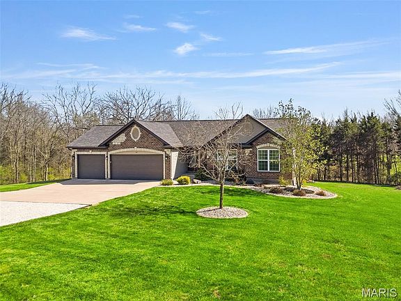 3rd image of 66 Abby Kate Ln