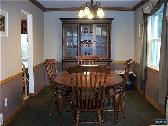 5th image of 305 Spruce Ave