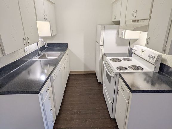 5th image of 6320 SW Lombard Ave APT 25